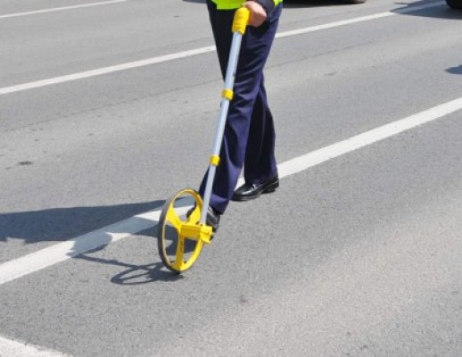 Femeie care traversa neregulamentar, acidentată de un autoturism